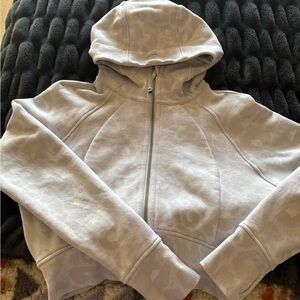 Lululemon Discontinued RARE Cropped Scuba in Gray Leopard Full Zip.